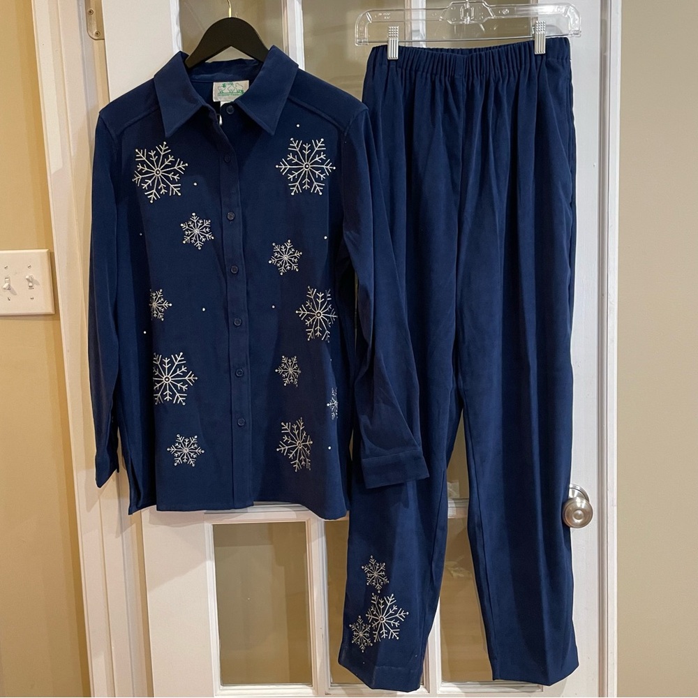 The Quaker Factory Pant Set Navy SnowFlakes Elastic Pants Button Up Cozy Holiday
